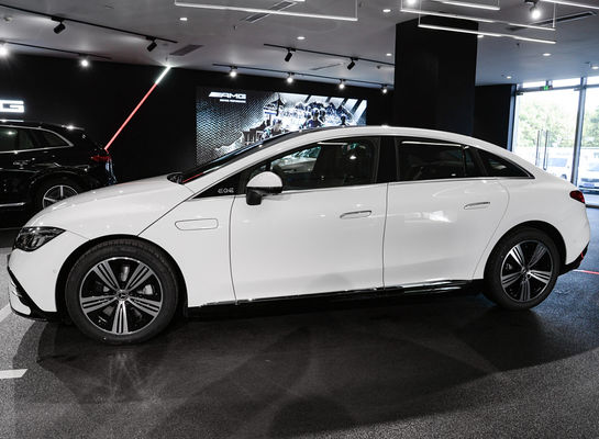 मर्सिडीज EQE 4MATIC इलेक्ट्रिक सेडान 96.1 KWh टर्नरी लिथियम बैटरी और 0.62 घंटे चार्जिंग 255/45 R19 के साथ
