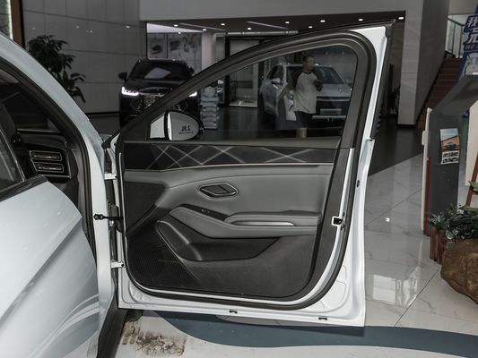 2025 BYD इलेक्ट्रिक कार Qin L EV मल्टी-लिंक इंडिपेंडेंट सस्पेंशन फास्ट चार्जिंग नया मॉडल गर्म बिक्री सनड्रॉप के साथ
