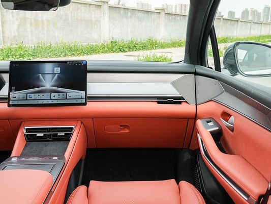 2025 BYD नई इलेक्ट्रिक वाहन प्रदर्शन के लिए Tang L 810kW पावर AWD फास्ट चार्जिंग 1000w/h 600km रेंज लंबी रेंज 7 सीटें सनरूफ के साथ