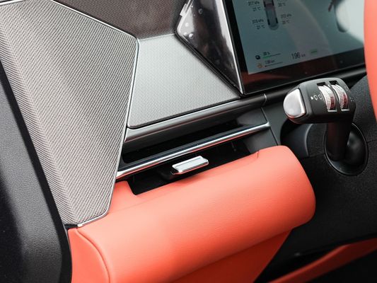 2025 BYD नई इलेक्ट्रिक वाहन प्रदर्शन के लिए Tang L 810kW पावर AWD फास्ट चार्जिंग 1000w/h 600km रेंज लंबी रेंज 7 सीटें सनरूफ के साथ
