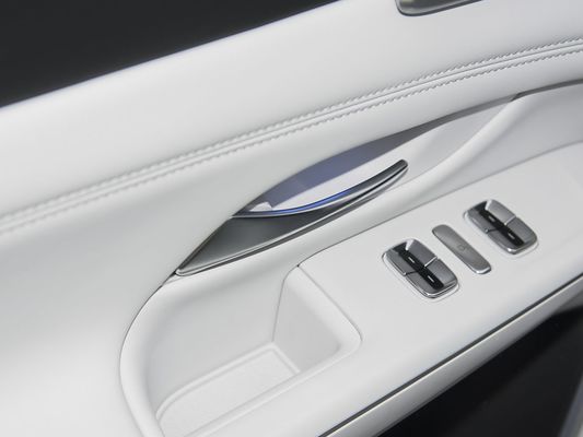 2025 Xpeng G9 फुली इलेक्ट्रिक एसयूवी 93.1kWh बैटरी क्षमता 423kW मैक्स मोटर पावर 680km लंबी रेंज और सनरोफ के साथ फास्ट चार्जिंग