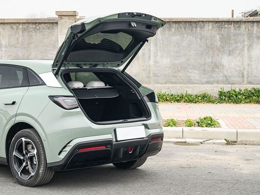 2025 BYD इलेक्ट्रिक वाहन सील 06GT 0.33 घंटे का फास्ट चार्जिंग टाइम और परफॉर्मेंस लंबी रेंज 550 किमी परिवार के लिए सनरूफ के साथ बड़ी बैटरी
