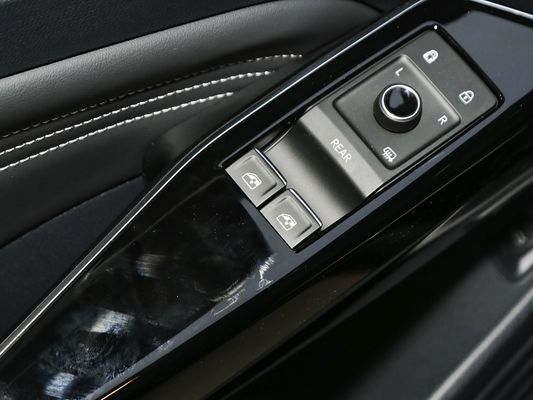 2025 VW ID4 नया मॉडल बेस्ट ऑफर इलेक्ट्रिक कार हॉट सेलिंग EV वोक्सवैगन 601 किमी रेंज और 0.67hrs फास्ट चार्जिंग टाइम